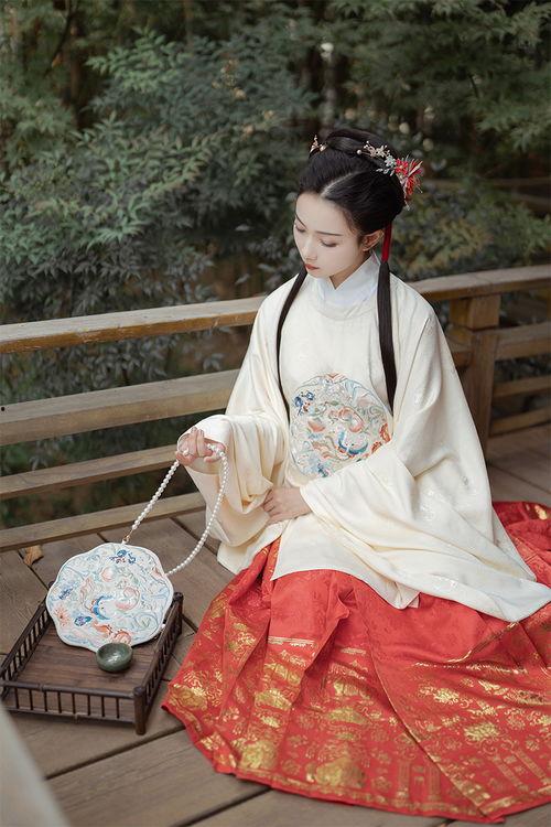 古风汉服女吃瓜,一窥古风女子的瓜田生活