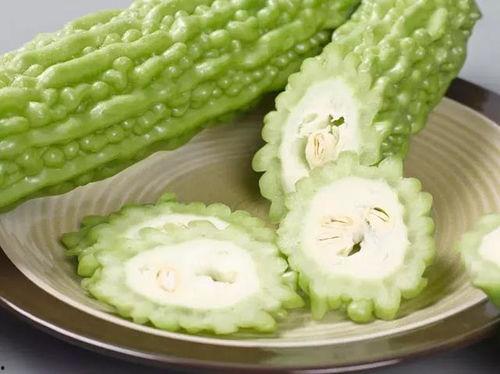 江岸吃瓜,揭秘当地特色美食背后的故事