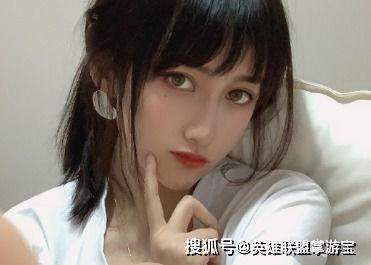 吃瓜美女后续视频,揭秘幕后故事与精彩瞬间